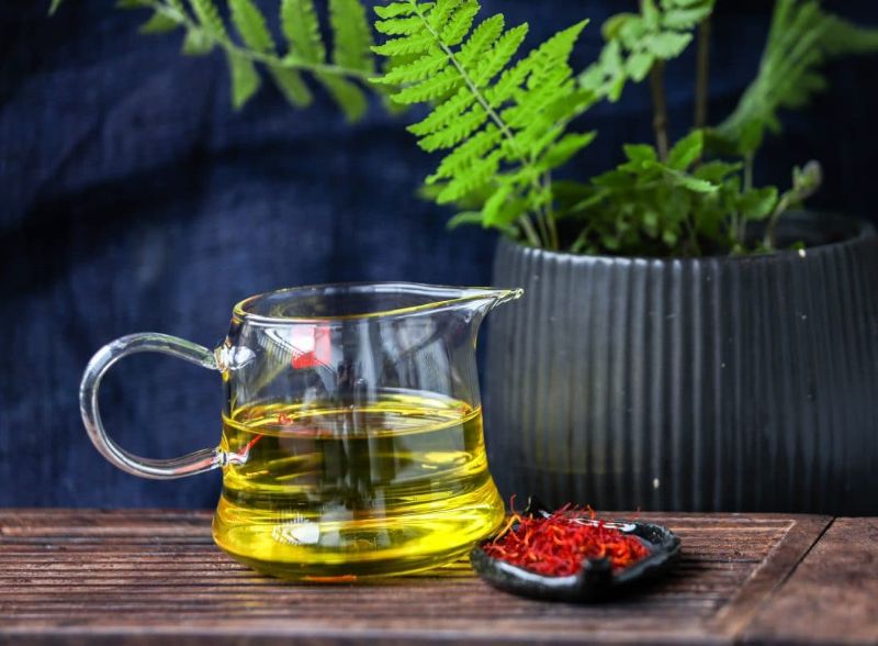 Top 10 loại trà thảo mộc dễ ngủ nên dùng 4 Trà Saffron