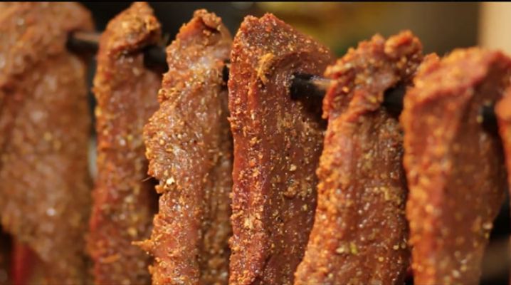 Cách ăn thịt trâu gác bếp chuẩn vị Tây Bắc 3 Những cách ăn thịt trâu gác bếp chuẩn vị.