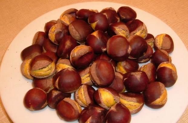 Cách luộc hạt dẻ đúng cách thơm ngon tại nhà 4 Thời gian luộc thích hợp giúp hạt dẻ giữ được dưỡng chất và hương vị thơm ngon.