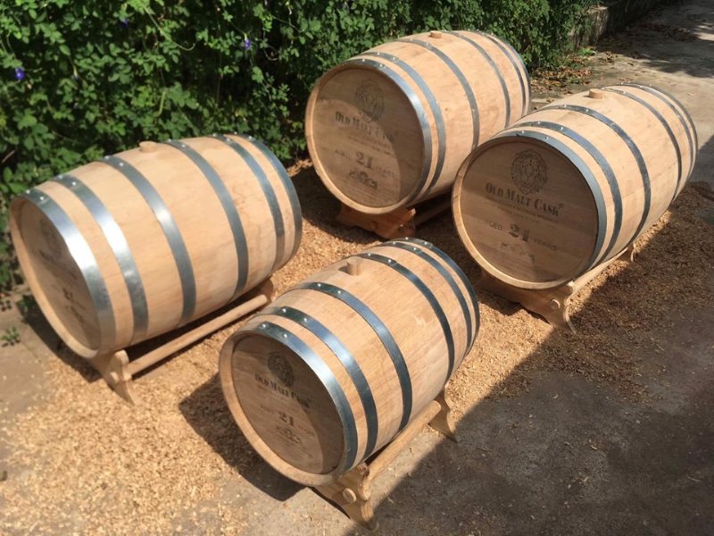 Rượu ngâm lâu năm có tốt không?  5 Bảo quản rượu ngâm lâu năm trong chum gỗ sồi.