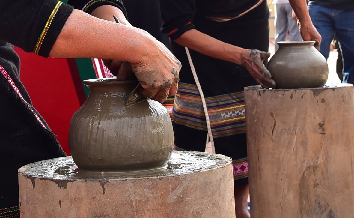 Top 10+ nghề thủ công truyền thống của người Việt 7 10+ NGHỀ THỦ CÔNG TRUYỀN THỐNG CỦA NGƯỜI VIỆT CỔ XƯA